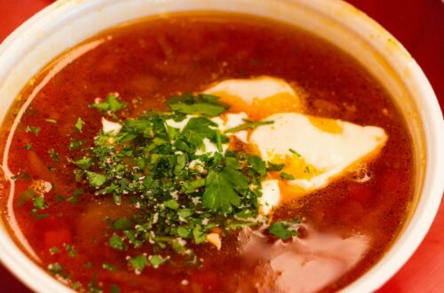 Barszcz ukraiński - Klasyczny przepis na aromatyczną i kremową zupę czerwoną, która rozgrzeje Twoje podniebienie