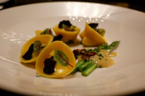 Odkryj niezwykłą harmonię smaków - przepyszna sałatka z tortellini