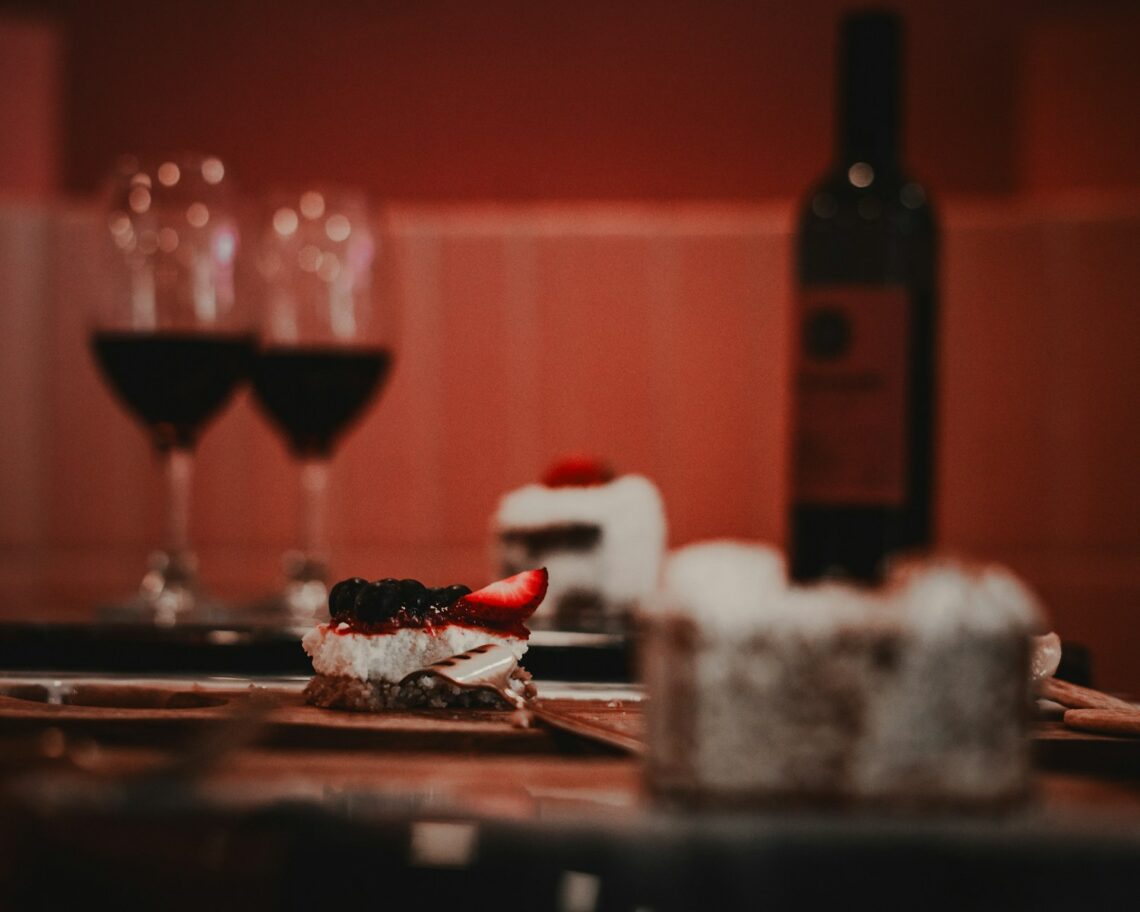 Zasady dobierania idealnego trunku do deseru – praktyczny przewodnik